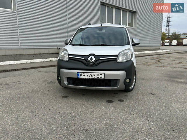 Рено Кенгу 2017 в Киеве на Automoto.ua Белый Рено Кенгу, объемом двигателя 1.5 л и пробегом 228 тыс. км за 12500 $, фото 3 на Automoto.ua