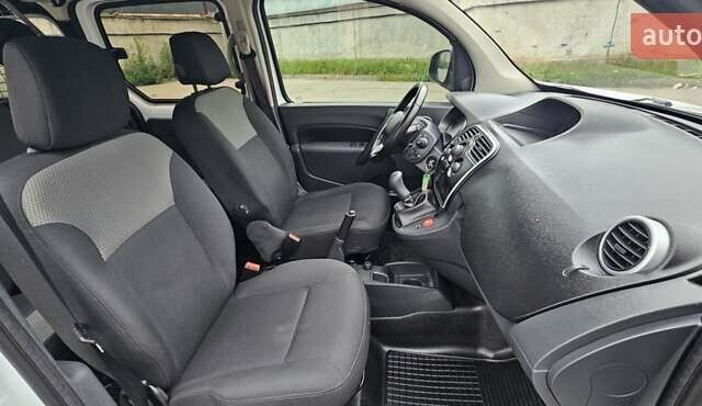 Білий Рено Кєнгу, об'ємом двигуна 1.46 л та пробігом 131 тис. км за 13300 $, фото 39 на Automoto.ua