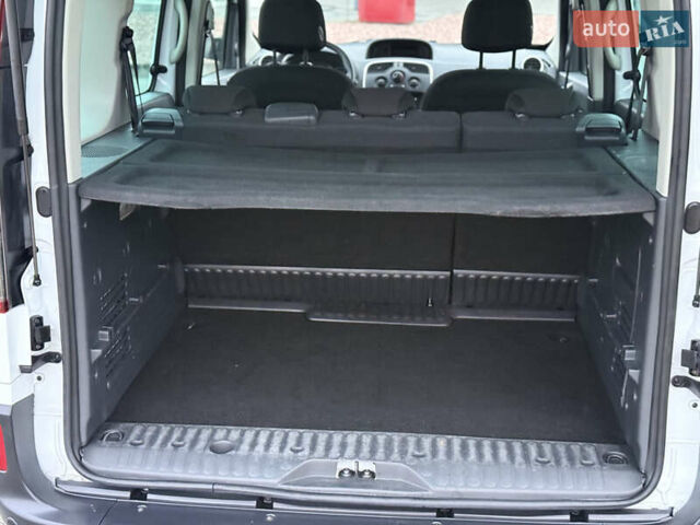 Белый Рено Кенгу, объемом двигателя 1.46 л и пробегом 201 тыс. км за 12700 $, фото 33 на Automoto.ua