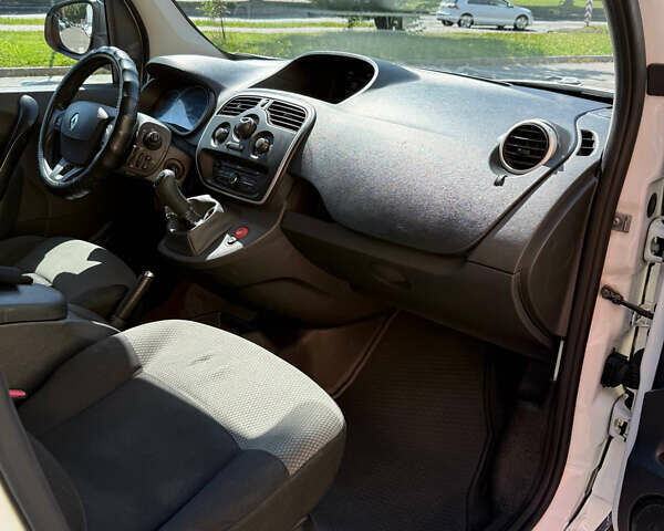 Білий Рено Кєнгу, об'ємом двигуна 1.46 л та пробігом 259 тис. км за 7700 $, фото 9 на Automoto.ua