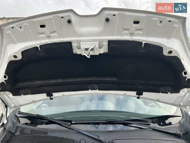 Рено Кенгу 2017 в Киеве на Automoto.ua Белый Рено Кенгу, объемом двигателя 1.5 л и пробегом 228 тыс. км за 12500 $, фото 34 на Automoto.ua