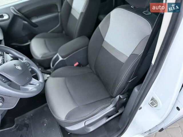 Белый Рено Кенгу, объемом двигателя 1.46 л и пробегом 201 тыс. км за 12700 $, фото 43 на Automoto.ua