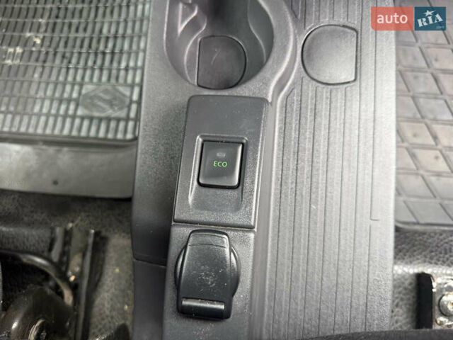 Білий Рено Кєнгу, об'ємом двигуна 1.5 л та пробігом 89 тис. км за 11850 $, фото 24 на Automoto.ua