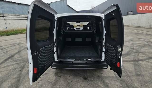 Белый Рено Кенгу, объемом двигателя 1.46 л и пробегом 131 тыс. км за 12499 $, фото 25 на Automoto.ua