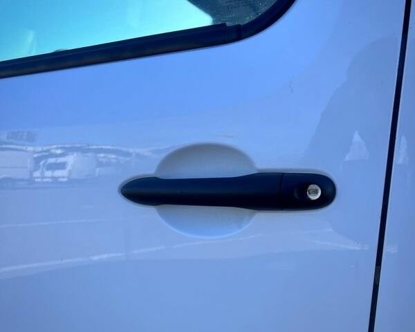 Белый Рено Кенгу, объемом двигателя 1.5 л и пробегом 182 тыс. км за 15300 $, фото 15 на Automoto.ua