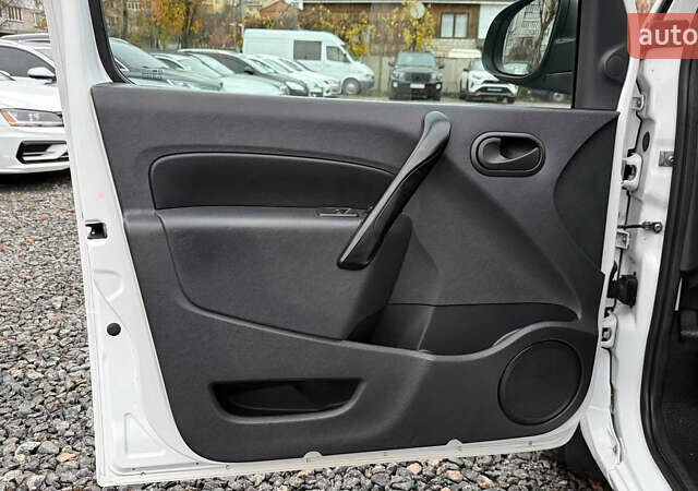 Белый Рено Кенгу, объемом двигателя 1.46 л и пробегом 131 тыс. км за 11900 $, фото 15 на Automoto.ua