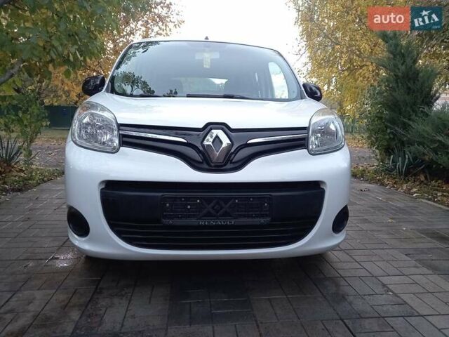 Рено Кенгу 2017 в Киеве на Automoto.ua Белый Рено Кенгу, объемом двигателя 1.5 л и пробегом 260 тыс. км за 11400 $, фото 26 на Automoto.ua