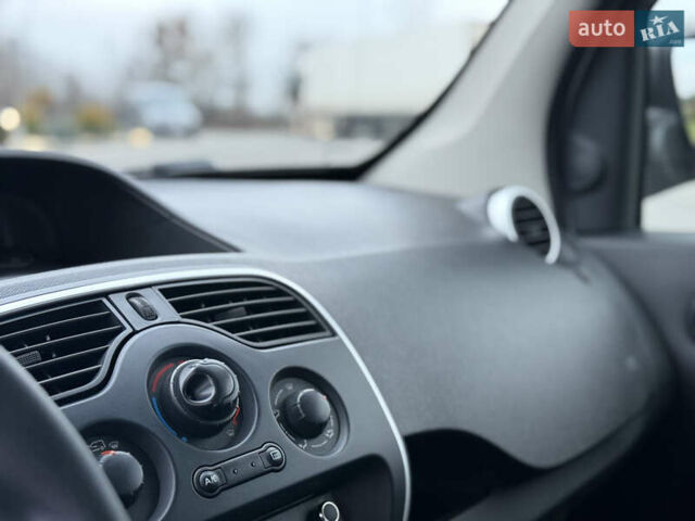 Белый Рено Кенгу, объемом двигателя 1.46 л и пробегом 201 тыс. км за 12700 $, фото 36 на Automoto.ua