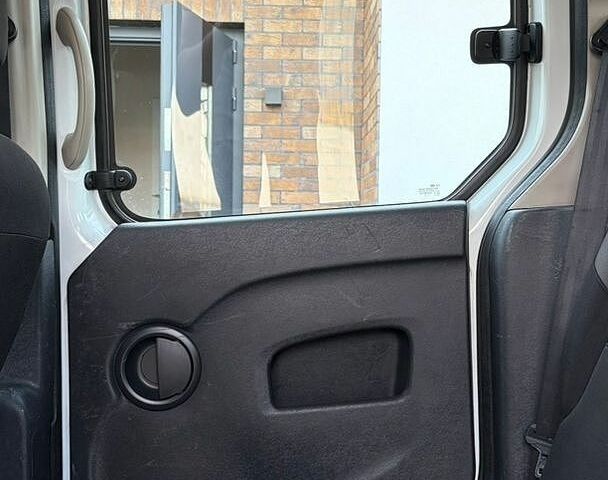 Білий Рено Кєнгу, об'ємом двигуна 1.5 л та пробігом 231 тис. км за 11299 $, фото 25 на Automoto.ua