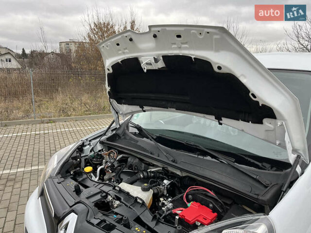 Білий Рено Кєнгу, об'ємом двигуна 1.5 л та пробігом 180 тис. км за 13700 $, фото 30 на Automoto.ua