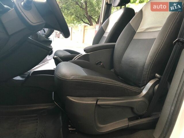 Белый Рено Кенгу, объемом двигателя 1.5 л и пробегом 235 тыс. км за 11300 $, фото 61 на Automoto.ua