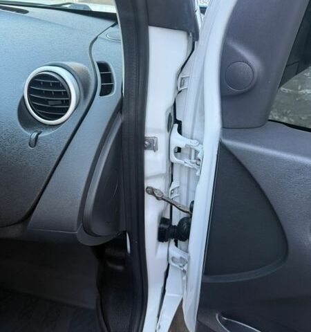 Белый Рено Кенгу, объемом двигателя 1.5 л и пробегом 187 тыс. км за 11900 $, фото 36 на Automoto.ua