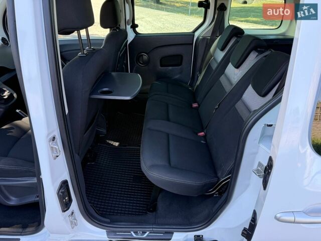Белый Рено Кенгу, объемом двигателя 1.5 л и пробегом 192 тыс. км за 12200 $, фото 44 на Automoto.ua