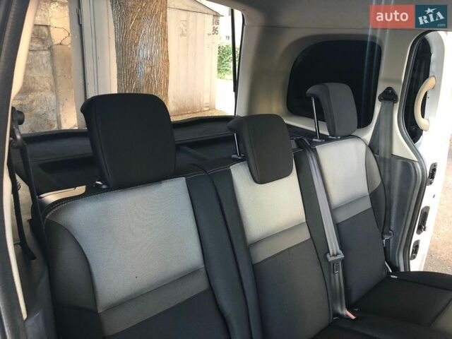 Белый Рено Кенгу, объемом двигателя 1.5 л и пробегом 235 тыс. км за 11300 $, фото 44 на Automoto.ua