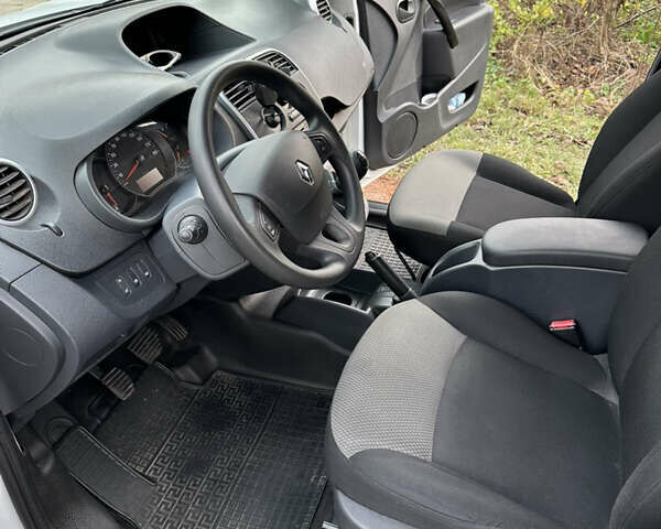 Белый Рено Кенгу, объемом двигателя 1.46 л и пробегом 177 тыс. км за 9200 $, фото 5 на Automoto.ua