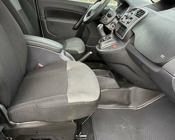 Белый Рено Кенгу, объемом двигателя 1.5 л и пробегом 120 тыс. км за 11999 $, фото 19 на Automoto.ua