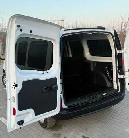 Белый Рено Кенгу, объемом двигателя 1.5 л и пробегом 187 тыс. км за 11900 $, фото 61 на Automoto.ua