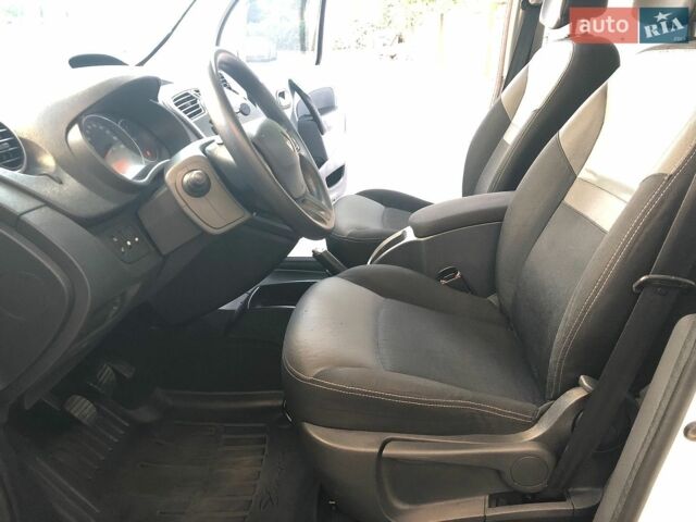 Белый Рено Кенгу, объемом двигателя 1.5 л и пробегом 235 тыс. км за 11300 $, фото 25 на Automoto.ua