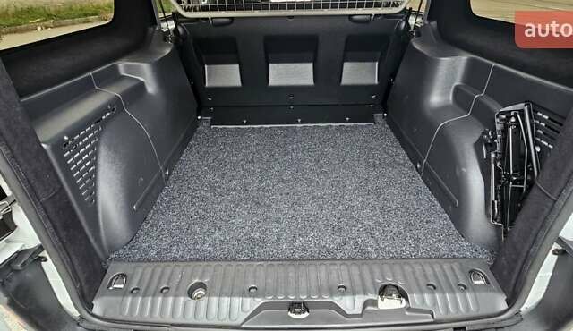 Білий Рено Кєнгу, об'ємом двигуна 1.46 л та пробігом 131 тис. км за 13300 $, фото 31 на Automoto.ua