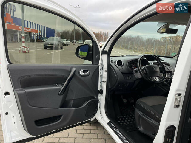 Білий Рено Кєнгу, об'ємом двигуна 1.5 л та пробігом 180 тис. км за 13700 $, фото 17 на Automoto.ua
