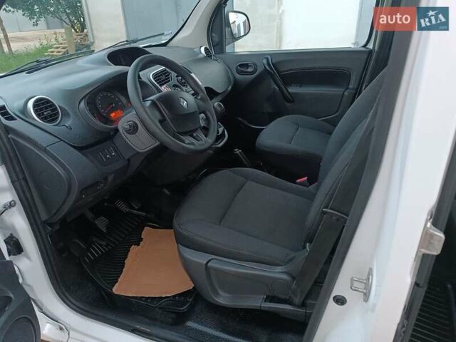Белый Рено Кенгу, объемом двигателя 1.5 л и пробегом 118 тыс. км за 11200 $, фото 13 на Automoto.ua