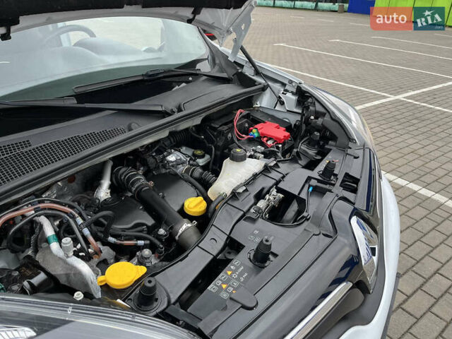 Білий Рено Кєнгу, об'ємом двигуна 1.5 л та пробігом 180 тис. км за 13700 $, фото 28 на Automoto.ua