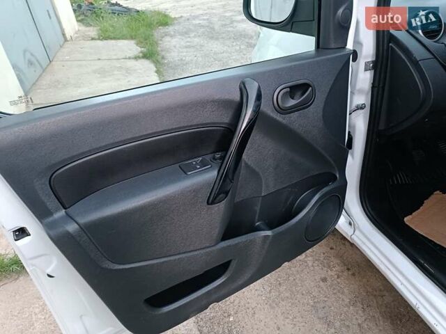 Белый Рено Кенгу, объемом двигателя 1.5 л и пробегом 118 тыс. км за 11200 $, фото 15 на Automoto.ua