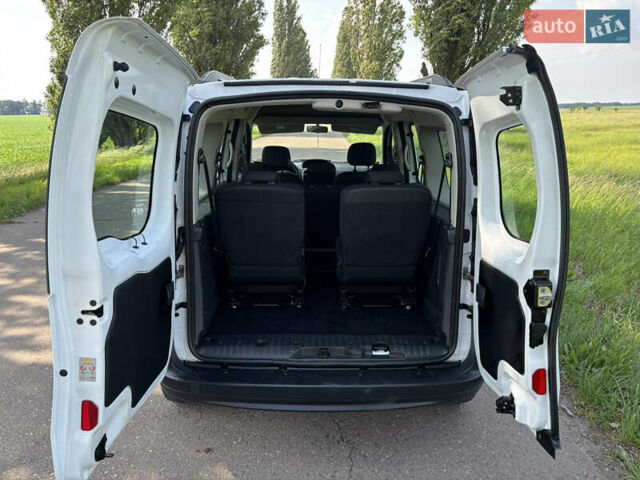 Белый Рено Кенгу, объемом двигателя 1.5 л и пробегом 235 тыс. км за 13200 $, фото 17 на Automoto.ua