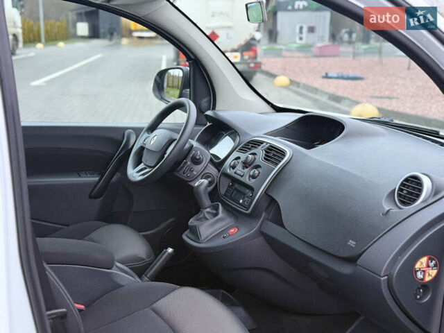 Белый Рено Кенгу, объемом двигателя 1.46 л и пробегом 201 тыс. км за 12700 $, фото 22 на Automoto.ua