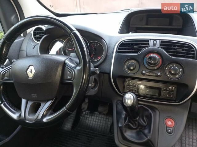 Рено Кенгу 2017 в Киеве на Automoto.ua Белый Рено Кенгу, объемом двигателя 1.5 л и пробегом 260 тыс. км за 11400 $, фото 11 на Automoto.ua