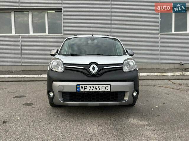Рено Кенгу 2017 в Киеве на Automoto.ua Белый Рено Кенгу, объемом двигателя 1.5 л и пробегом 228 тыс. км за 12500 $, фото 9 на Automoto.ua