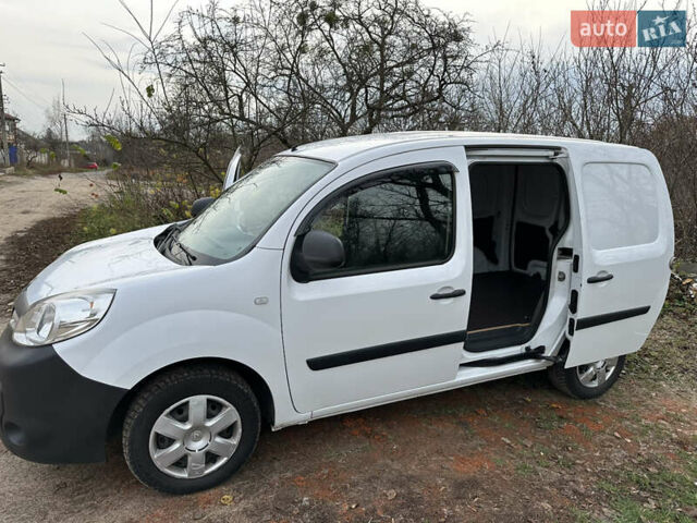 Белый Рено Кенгу, объемом двигателя 1.46 л и пробегом 177 тыс. км за 9200 $, фото 3 на Automoto.ua