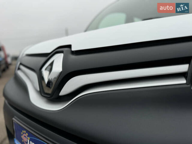 Белый Рено Кенгу, объемом двигателя 1.5 л и пробегом 71 тыс. км за 14700 $, фото 19 на Automoto.ua