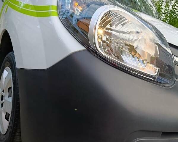 Білий Рено Кєнгу, об'ємом двигуна 0 л та пробігом 15 тис. км за 10200 $, фото 3 на Automoto.ua