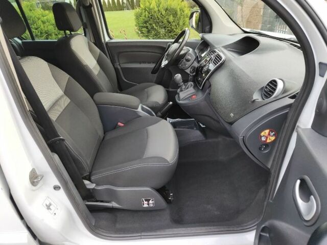 Белый Рено Кенгу, объемом двигателя 1.5 л и пробегом 125 тыс. км за 6170 $, фото 20 на Automoto.ua