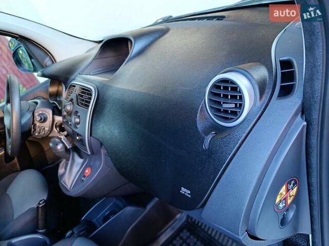 Білий Рено Кєнгу, об'ємом двигуна 0 л та пробігом 15 тис. км за 10200 $, фото 64 на Automoto.ua