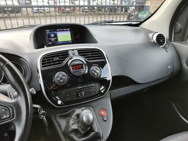 Белый Рено Кенгу, объемом двигателя 1.5 л и пробегом 125 тыс. км за 6170 $, фото 17 на Automoto.ua