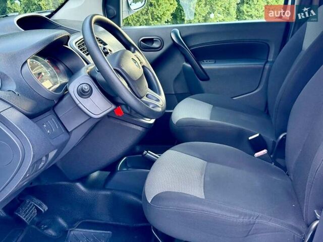 Белый Рено Кенгу, объемом двигателя 0 л и пробегом 75 тыс. км за 9999 $, фото 18 на Automoto.ua