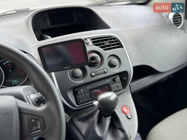 Белый Рено Кенгу, объемом двигателя 0 л и пробегом 89 тыс. км за 9990 $, фото 6 на Automoto.ua