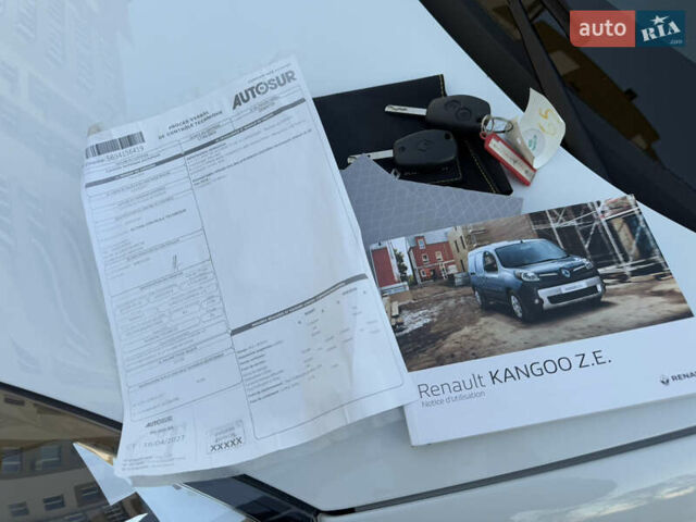 Белый Рено Кенгу, объемом двигателя 0 л и пробегом 11 тыс. км за 14799 $, фото 44 на Automoto.ua