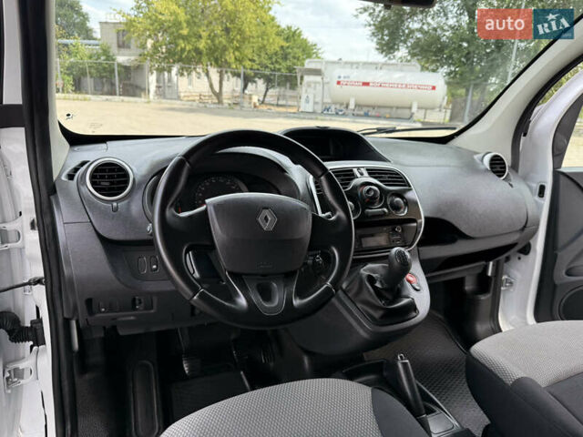 Белый Рено Кенгу, объемом двигателя 1.5 л и пробегом 117 тыс. км за 12999 $, фото 62 на Automoto.ua