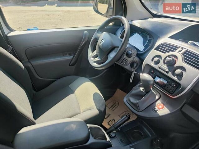 Белый Рено Кенгу, объемом двигателя 0 л и пробегом 68 тыс. км за 13800 $, фото 10 на Automoto.ua