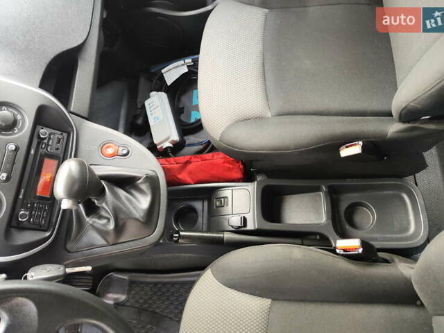 Білий Рено Кєнгу, об'ємом двигуна 0 л та пробігом 36 тис. км за 14200 $, фото 19 на Automoto.ua