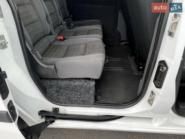 Белый Рено Кенгу, объемом двигателя 1.46 л и пробегом 140 тыс. км за 11799 $, фото 29 на Automoto.ua
