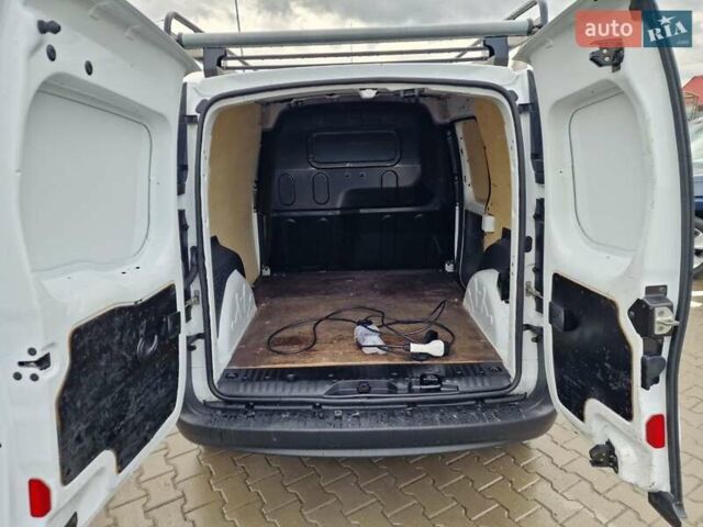 Белый Рено Кенгу, объемом двигателя 0 л и пробегом 105 тыс. км за 9100 $, фото 11 на Automoto.ua