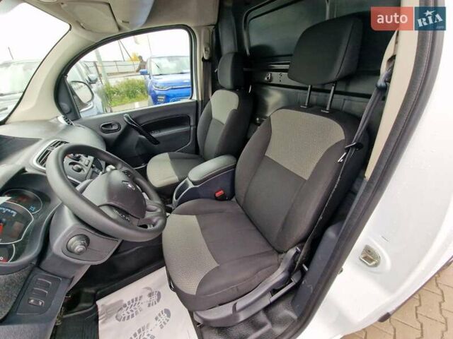 Белый Рено Кенгу, объемом двигателя 0 л и пробегом 105 тыс. км за 9100 $, фото 20 на Automoto.ua