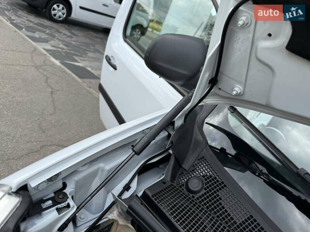 Белый Рено Кенгу, объемом двигателя 1.5 л и пробегом 117 тыс. км за 12999 $, фото 89 на Automoto.ua