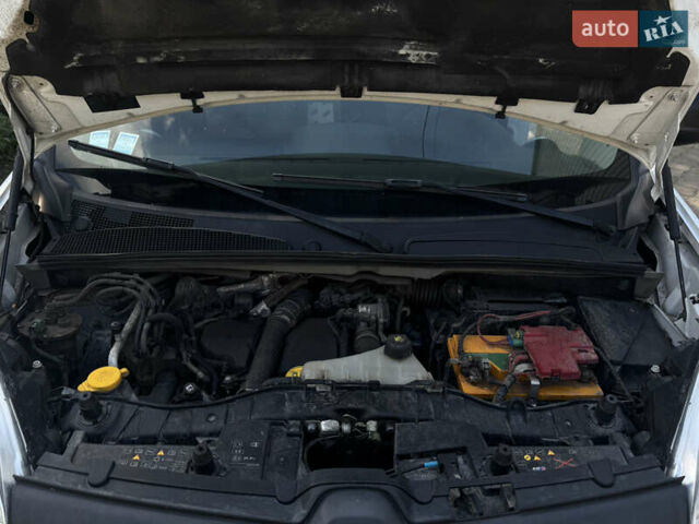 Белый Рено Кенгу, объемом двигателя 1.5 л и пробегом 270 тыс. км за 13500 $, фото 11 на Automoto.ua