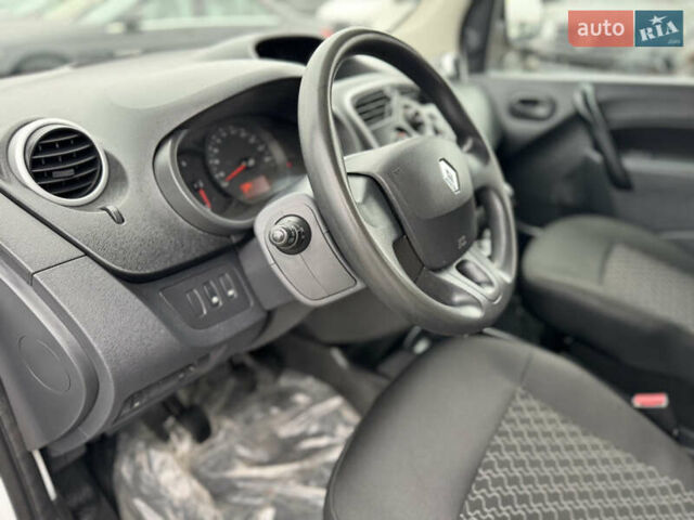 Белый Рено Кенгу, объемом двигателя 1.5 л и пробегом 71 тыс. км за 14700 $, фото 83 на Automoto.ua