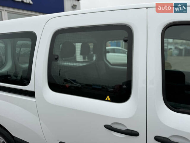 Белый Рено Кенгу, объемом двигателя 1.5 л и пробегом 71 тыс. км за 14700 $, фото 28 на Automoto.ua